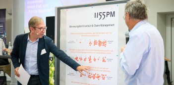 INDUSTRIEFOKUS 2022: Contract & Claim Management. Fazit der Veranstaltung und Verbaschiedung durch Geschäftsführer Jürgen Hahn. Moderation Stimmungsbild Claim Management. Urheber des Fotos: Nicolas Det. Alle Nutzungsrechte bezahlt durch die 1155PM consultants GmbH INDUSTRIEFOKUS 2022: Contract & Claim Management. Fazit der Veranstaltung und Verbaschiedung durch Geschäftsführer Jürgen Hahn. Moderation Stimmungsbild Claim Management. Urheber des Fotos: Nicolas Det. Alle Nutzungsrechte bezahlt durch die 1155PM consultants GmbH