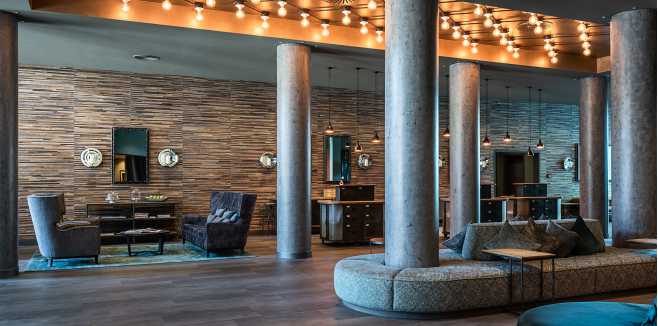 INDUSTRIEFOKUS 2021: Contract & Claim Management. Vorstellung des Vortragsreferenten Michael Mozer. Nutzung des Bildes mit freundlicher Genehmigung des AMERON Hotels Berlin ABION Spreebogen Waterside