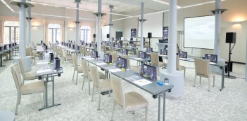 Fachtagung "INDUSTRIEFOKUS 2023: Contract & Claim Management. Fr&uuml;hbucherrabatt endet am 30.04.2023. Urheberrecht: Nicolas Det. Alle Nutzungsrechte bezahlt durch 1155PM consultants GmbH