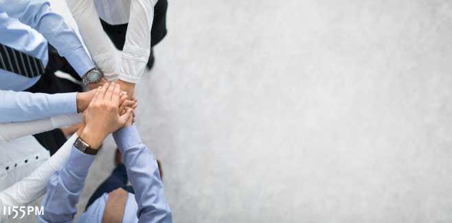 Ihre Karriere in der Unternehmensberatung. Als Experte f&uuml;r Contract & Claim Management im Anlagenbau / Sondermaschinenbau. Quelle: istockphoto.com; Urheber: scyther5; Bild: Stapel von H&auml;nden. Einheit und Teamwork Konzept. Nutzungsrechte bezahlt durch 1155PM consultants GmbH