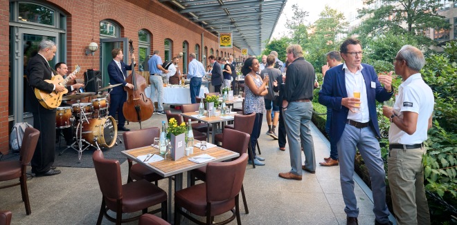 Fachtagung "INDUSTRIEFOKUS 2022: Contract & Claim Management". Erste Eindruecke der Abendveranstaltung. Urheber: Nicolas Det. Alle Nutzungsrechte bezahlt durch die 1155PM consultants GmbH