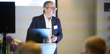 Gesch&auml;ftsf&uuml;hrer der 1155PM consultants GmbH, Herr J&uuml;rgen Hahn. Ideengeber und Initiator der Fachtagung "INDUSTRIEFOKUS 2022: Contract und Claim Management. Urheber des Bildes: Nicolas Det. Alle Nutzungsrechte bezahlt durch 1155PM consultants GmbH.