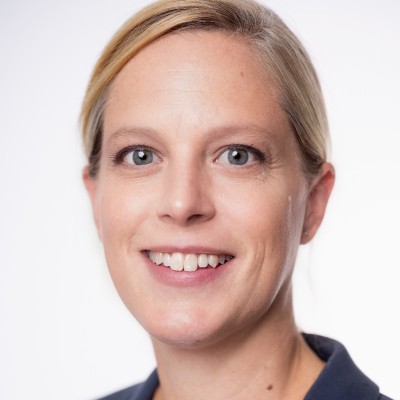 Frau Dr. Ulrike Wesche, Vortrag &bdquo;Die richtige Wahl von Zahlungsmeilensteinen im Projektvertrag &ndash; Druckmittel oder Laissez-faire?. Urheber des Photos: Herr Nicolas Det. Alle Nutzungsrechte erworben durch die 1155PM consultants GmbH. Nutzungsrechte f&uuml;r das Photo freundlicherweise zur Verf&uuml;gung gestellt durch Frau Dr. Ulrike Wesche.