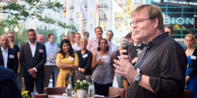 Vortragsvorstellung Herr Peter Simoneit. Urheber des Photos: Nicolas Det. Alle Nutzungsrechte erworben durch die 1155PM consultants GmbH.