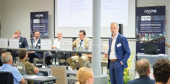 „Neue Herausforderungen bei Vertragsgestaltung und Vertragsmanagement nach den Lieferkettengesetzen“. Vortrag Dr. Ulrich Hagel. Urheber des Bildes: Nicolas Det. Alle Nutzungsrechte bezahlt durch 1155PM consultants GmbH „Neue Herausforderungen bei Vertragsgestaltung und Vertragsmanagement nach den Lieferkettengesetzen“. Vortrag Dr. Ulrich Hagel. Urheber des Bildes: Nicolas Det. Alle Nutzungsrechte bezahlt durch 1155PM consultants GmbH