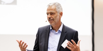 Dr. Ulrich Hagel. Urheber des Bildes: Dr. Sabine Schmitz. Alle Nutzungsrechte bezahlt durch 1155PM consultants GmbH. Dr. Ulrich Hagel. Urheber des Bildes: Dr. Sabine Schmitz. Alle Nutzungsrechte bezahlt durch 1155PM consultants GmbH.